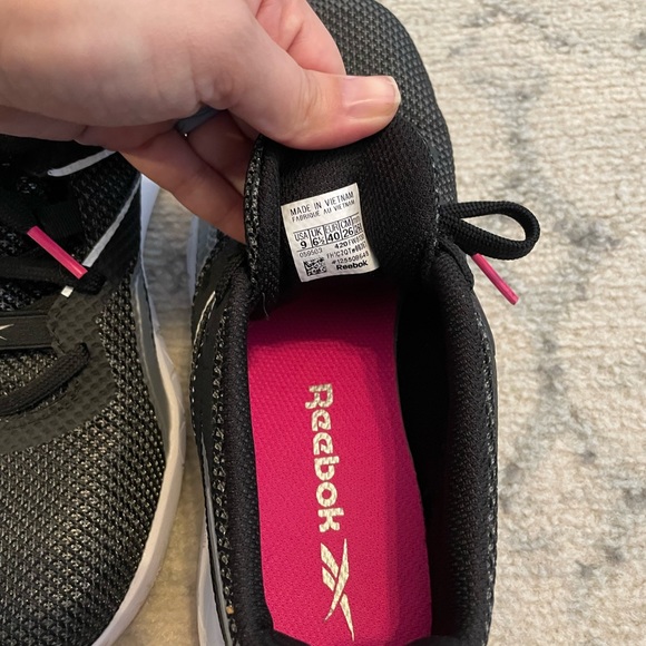Reebok Women’s Size 9 - Picture 4 of 5
